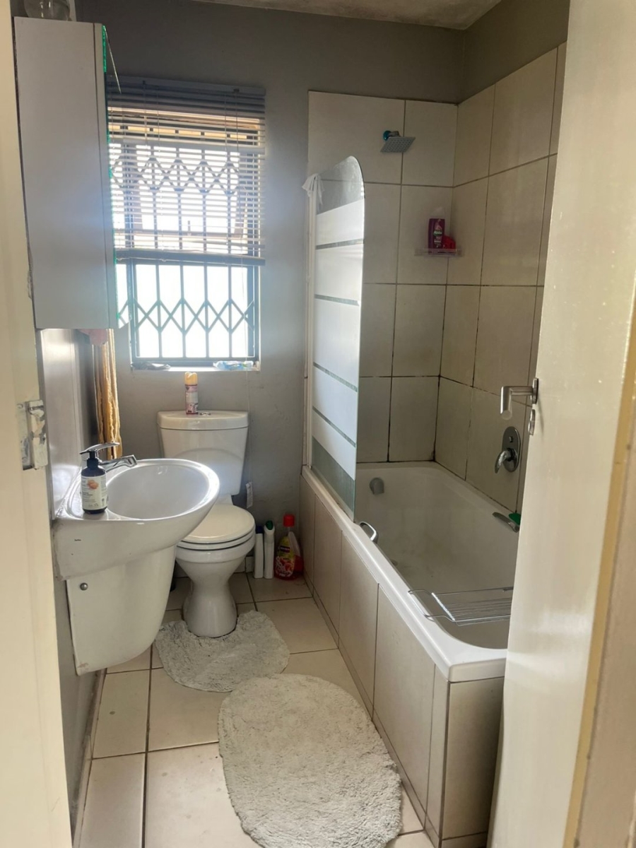 2 Bedroom Property for Sale in Lakefield Gauteng