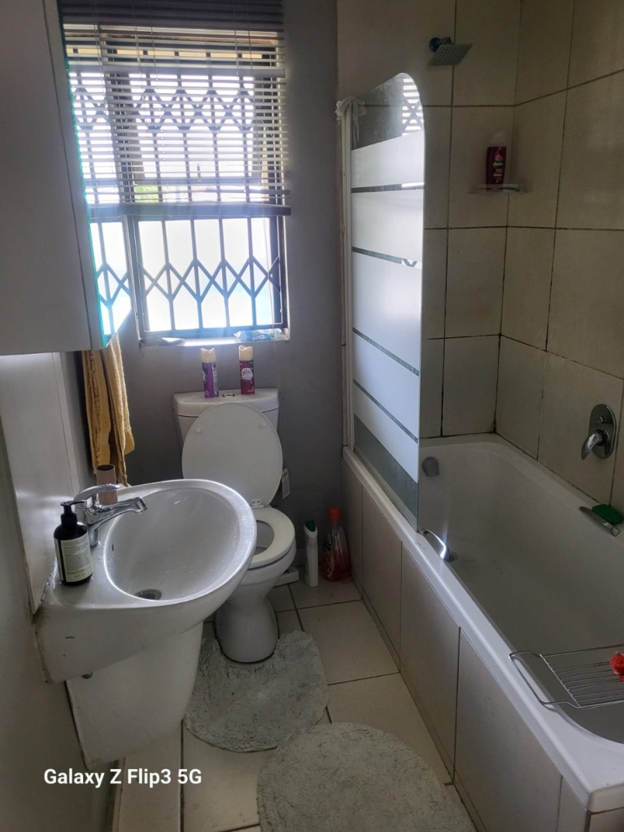 2 Bedroom Property for Sale in Lakefield Gauteng