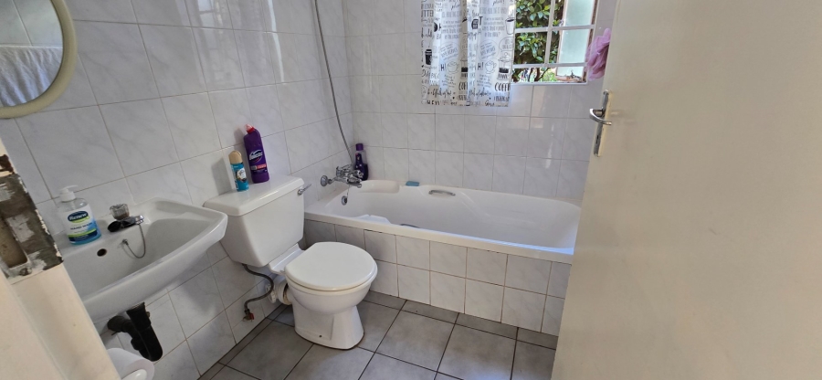 2 Bedroom Property for Sale in Goedeburg Gauteng