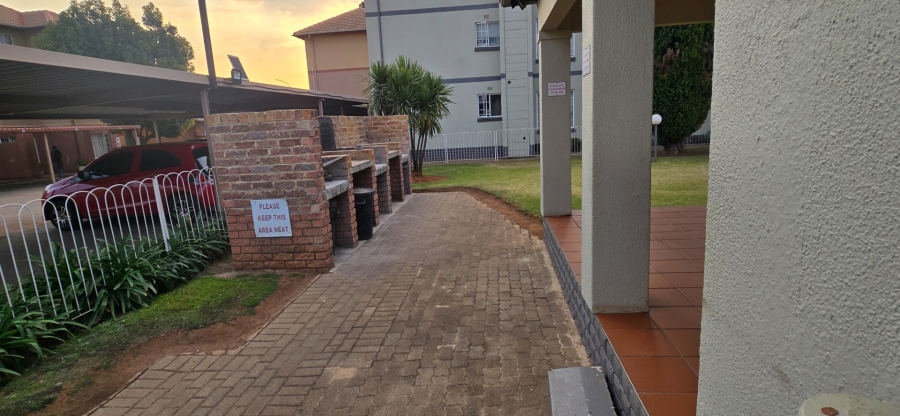 2 Bedroom Property for Sale in Goedeburg Gauteng