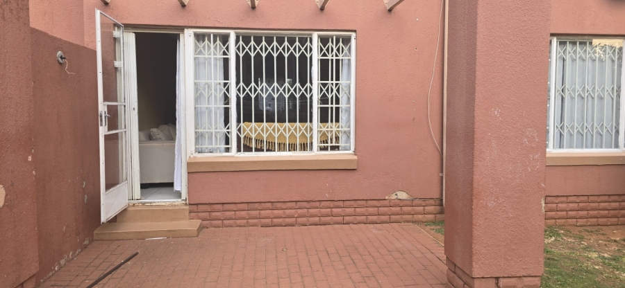 2 Bedroom Property for Sale in Goedeburg Gauteng