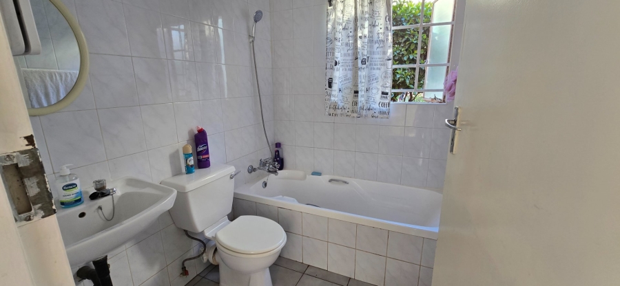 2 Bedroom Property for Sale in Goedeburg Gauteng