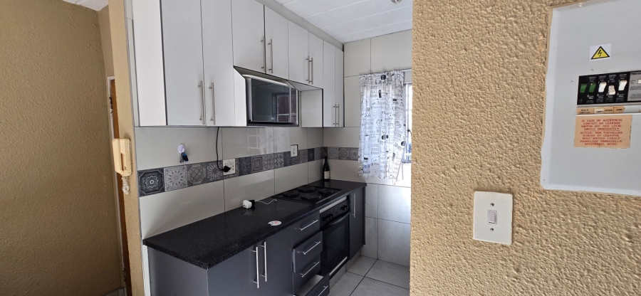 2 Bedroom Property for Sale in Goedeburg Gauteng