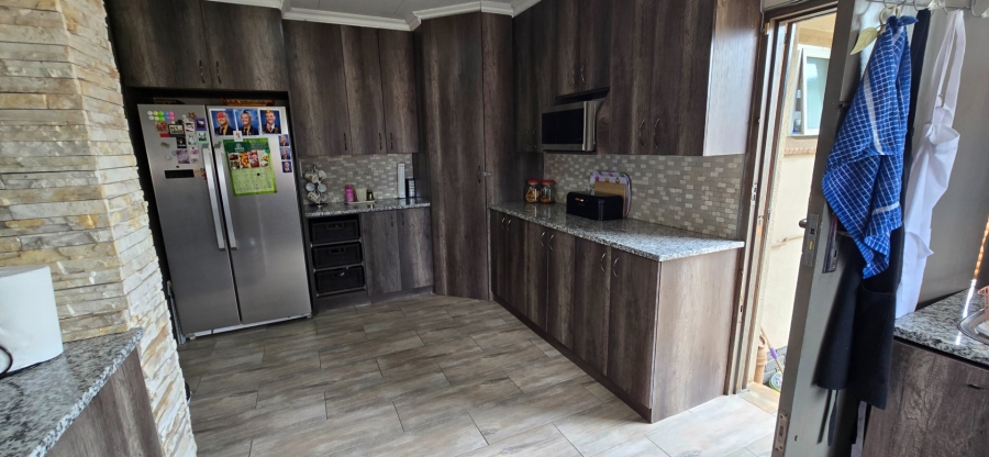 4 Bedroom Property for Sale in Van Riebeeck Park Gauteng