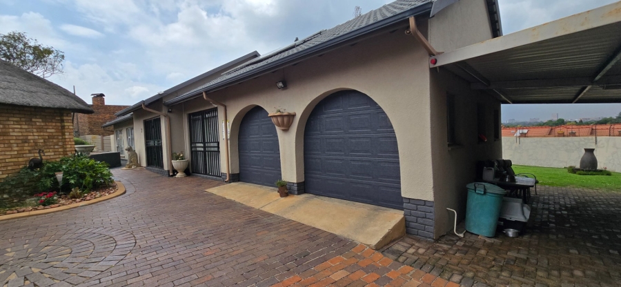 4 Bedroom Property for Sale in Van Riebeeck Park Gauteng