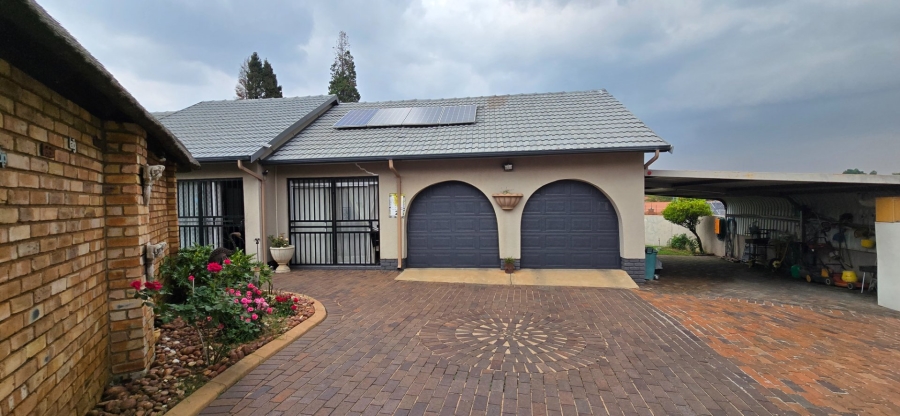 4 Bedroom Property for Sale in Van Riebeeck Park Gauteng