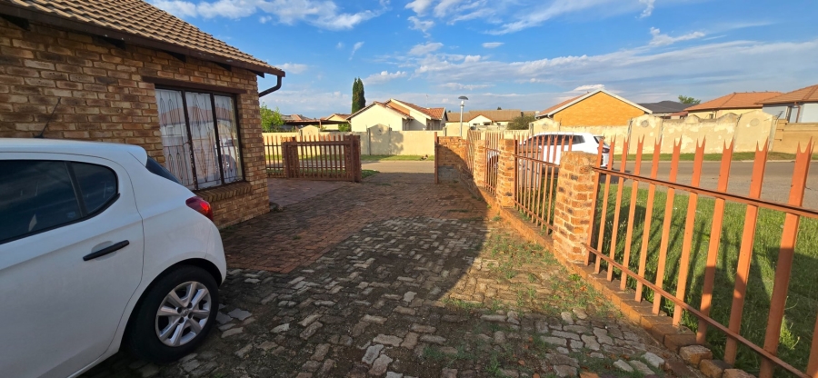 3 Bedroom Property for Sale in Crystal Park Gauteng