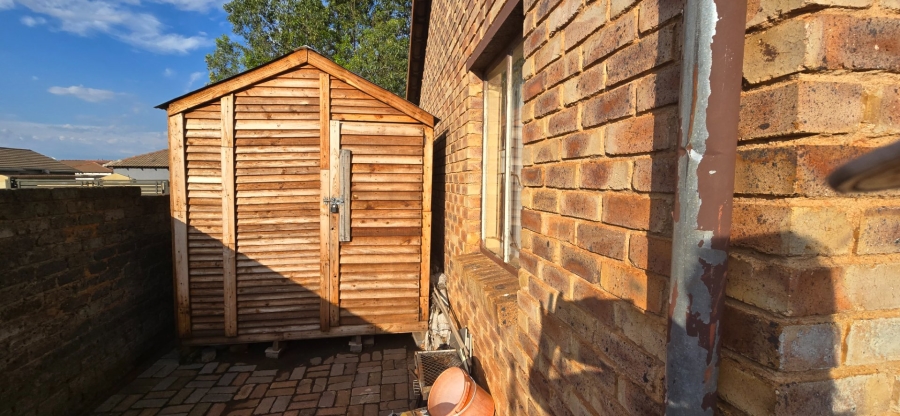 3 Bedroom Property for Sale in Crystal Park Gauteng