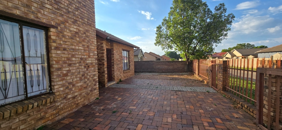 3 Bedroom Property for Sale in Crystal Park Gauteng