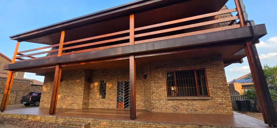 5 Bedroom Property for Sale in Bartlett Gauteng