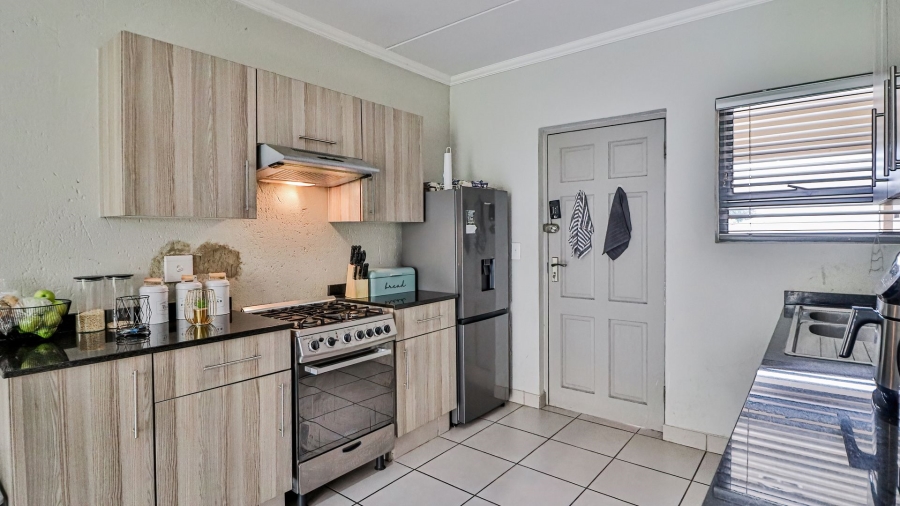 2 Bedroom Property for Sale in Beverley Gauteng