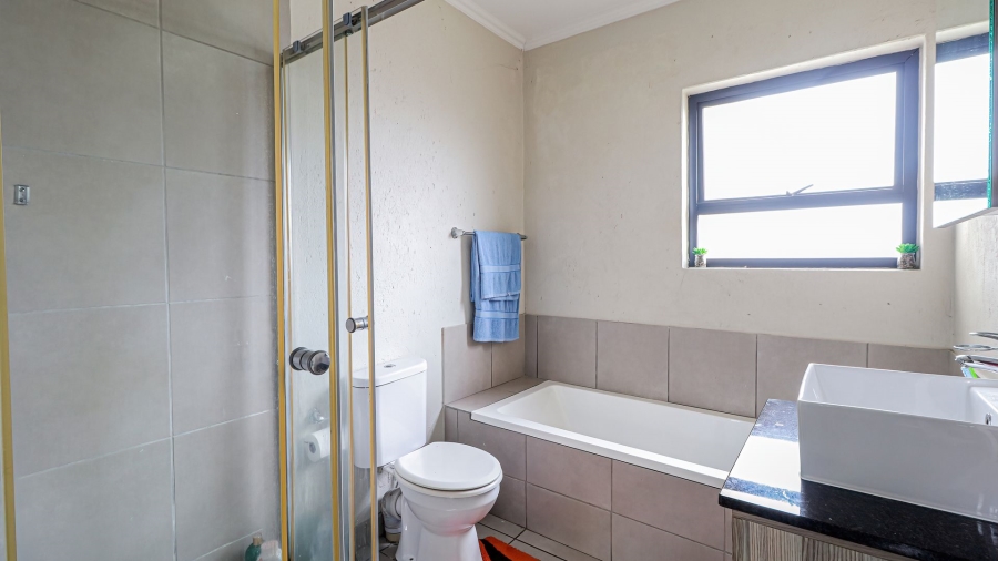 2 Bedroom Property for Sale in Beverley Gauteng