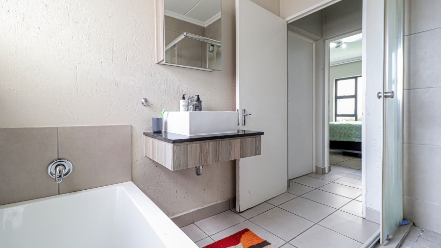 2 Bedroom Property for Sale in Beverley Gauteng