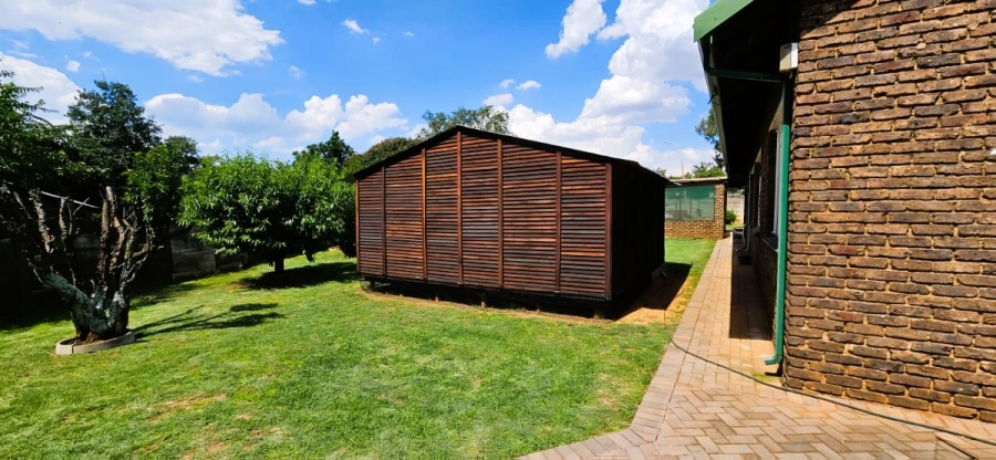 4 Bedroom Property for Sale in Rensburg Gauteng