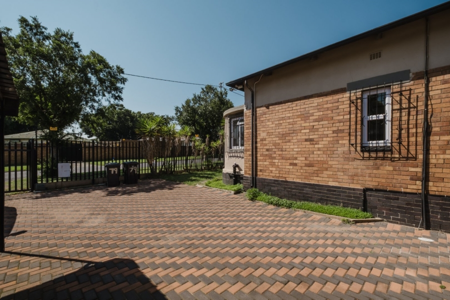 6 Bedroom Property for Sale in The Hill Gauteng