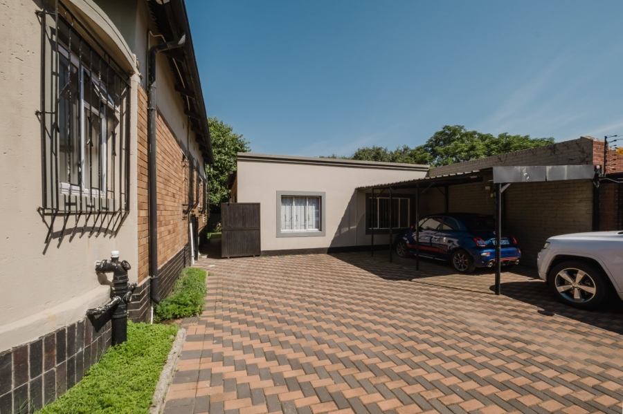 6 Bedroom Property for Sale in The Hill Gauteng