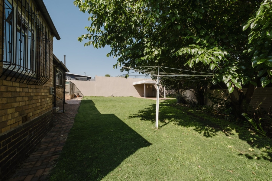 6 Bedroom Property for Sale in The Hill Gauteng