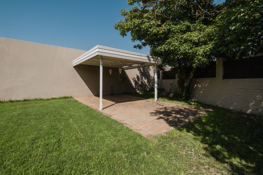 6 Bedroom Property for Sale in The Hill Gauteng