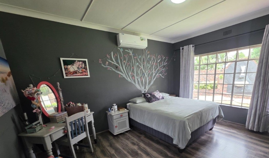 5 Bedroom Property for Sale in Golf Park Gauteng