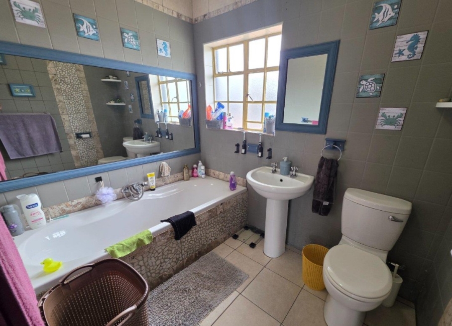 5 Bedroom Property for Sale in Golf Park Gauteng