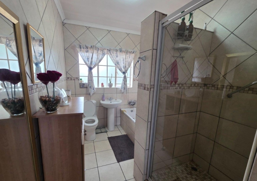 5 Bedroom Property for Sale in Golf Park Gauteng