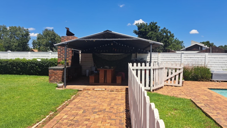 5 Bedroom Property for Sale in Golf Park Gauteng