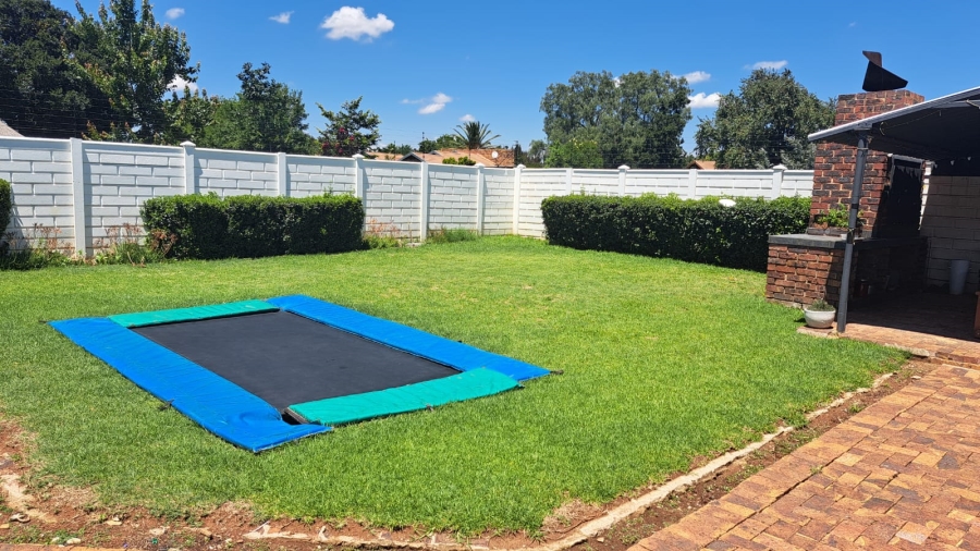 5 Bedroom Property for Sale in Golf Park Gauteng