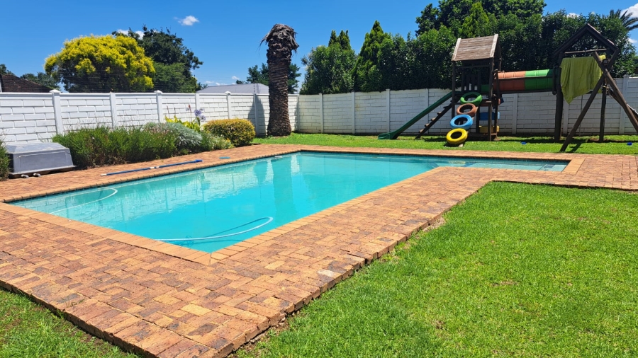 5 Bedroom Property for Sale in Golf Park Gauteng