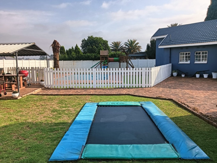 5 Bedroom Property for Sale in Golf Park Gauteng