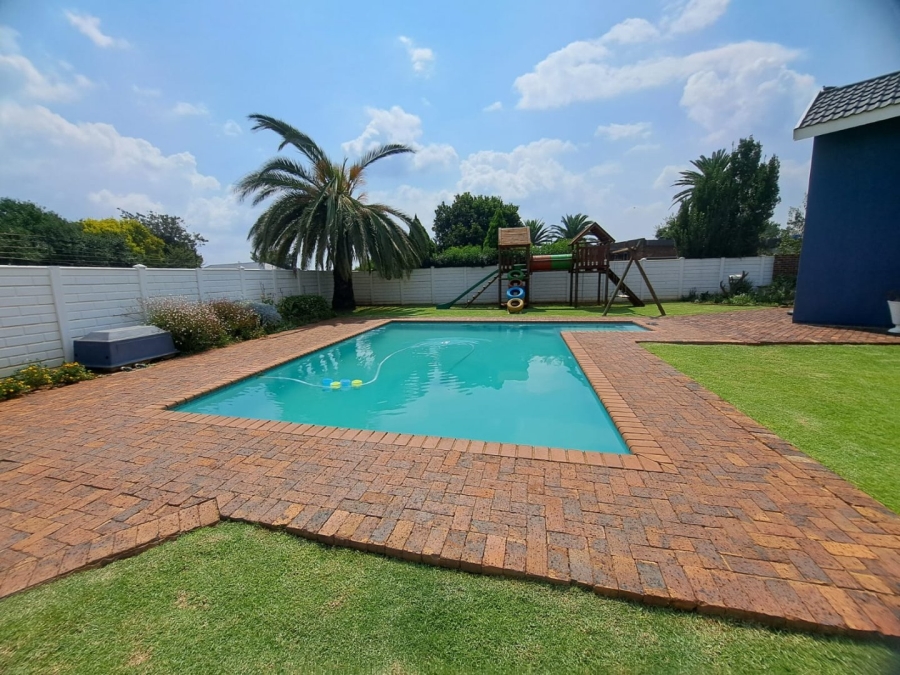 5 Bedroom Property for Sale in Golf Park Gauteng