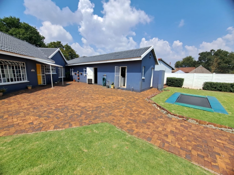 5 Bedroom Property for Sale in Golf Park Gauteng