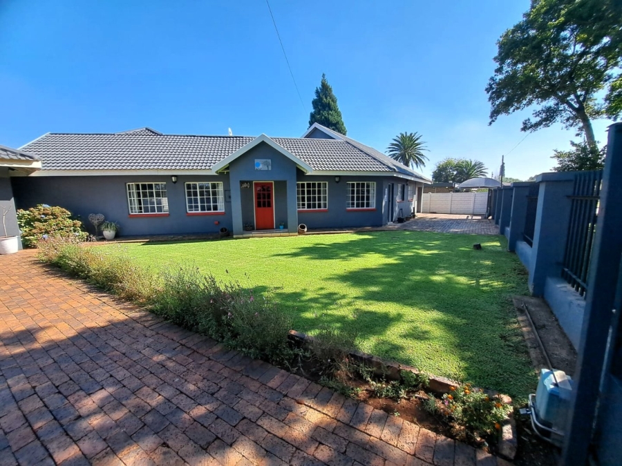 5 Bedroom Property for Sale in Golf Park Gauteng