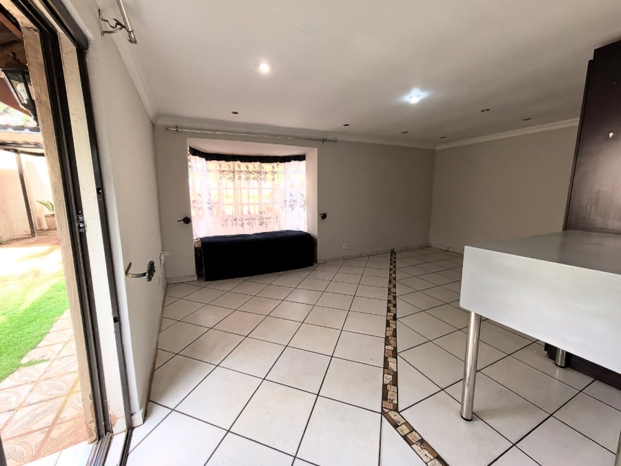To Let 1 Bedroom Property for Rent in Florida Park Gauteng