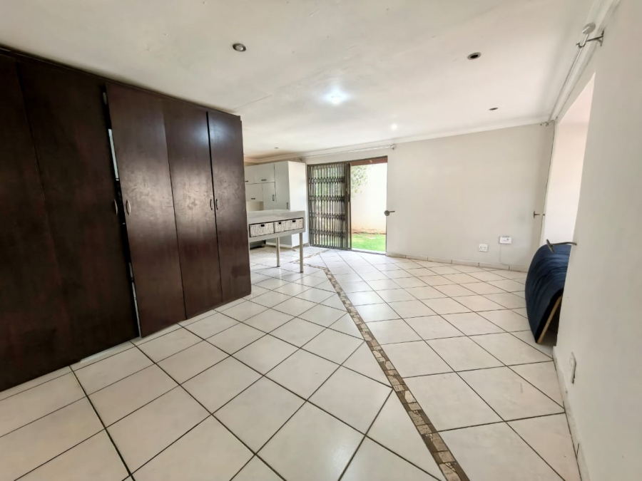 To Let 1 Bedroom Property for Rent in Florida Park Gauteng
