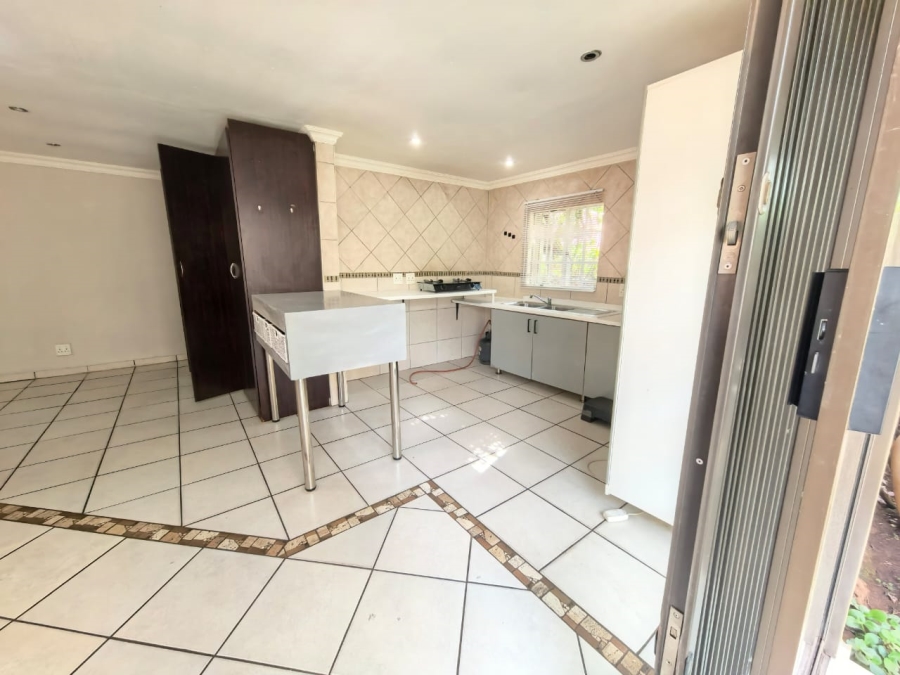 To Let 1 Bedroom Property for Rent in Florida Park Gauteng