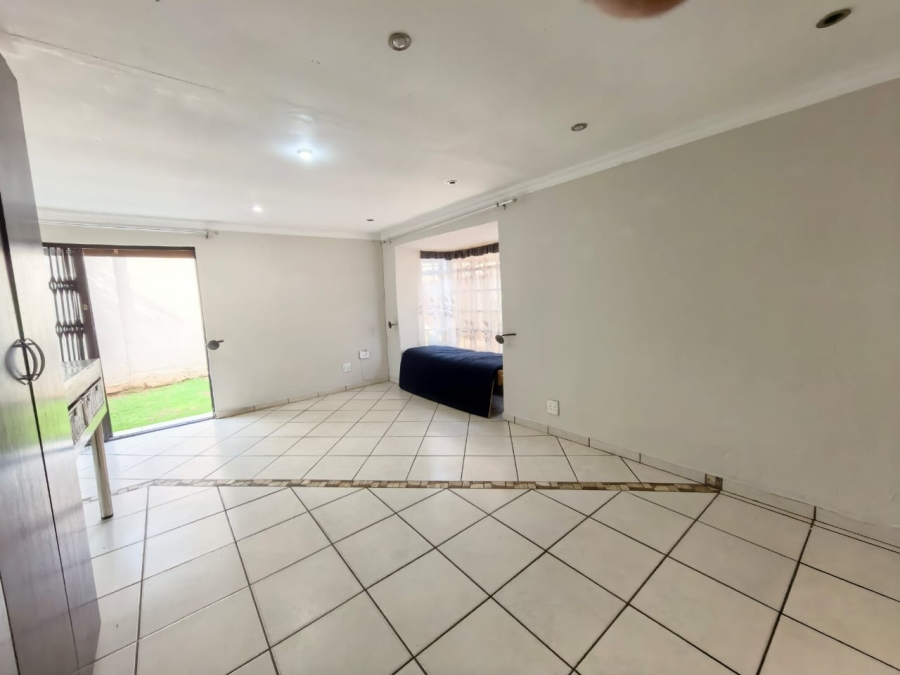 To Let 1 Bedroom Property for Rent in Florida Park Gauteng