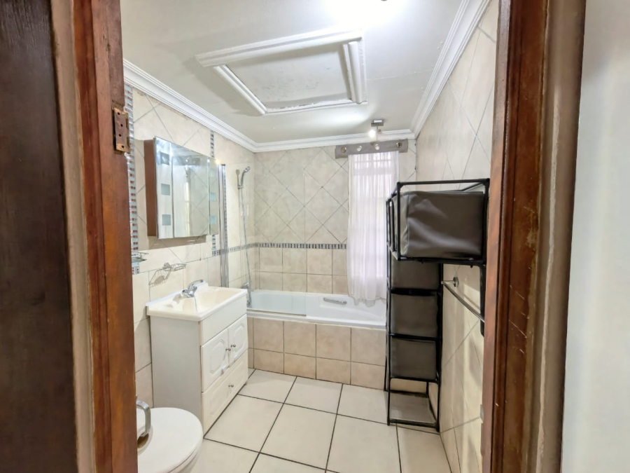 To Let 1 Bedroom Property for Rent in Florida Park Gauteng