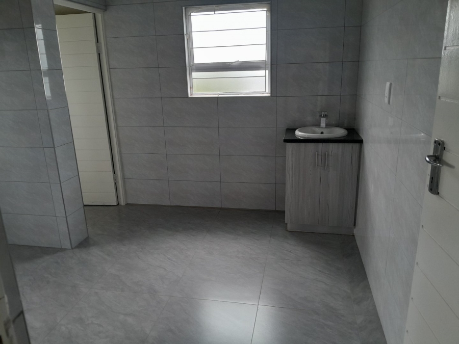 To Let 2 Bedroom Property for Rent in Glen Austin Gauteng