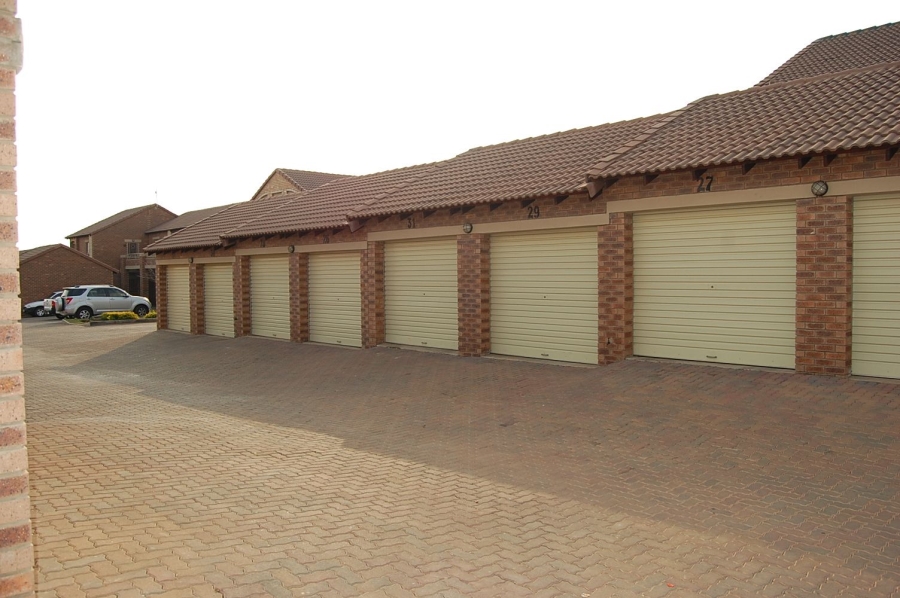 To Let 2 Bedroom Property for Rent in Mooikloof Ridge Gauteng
