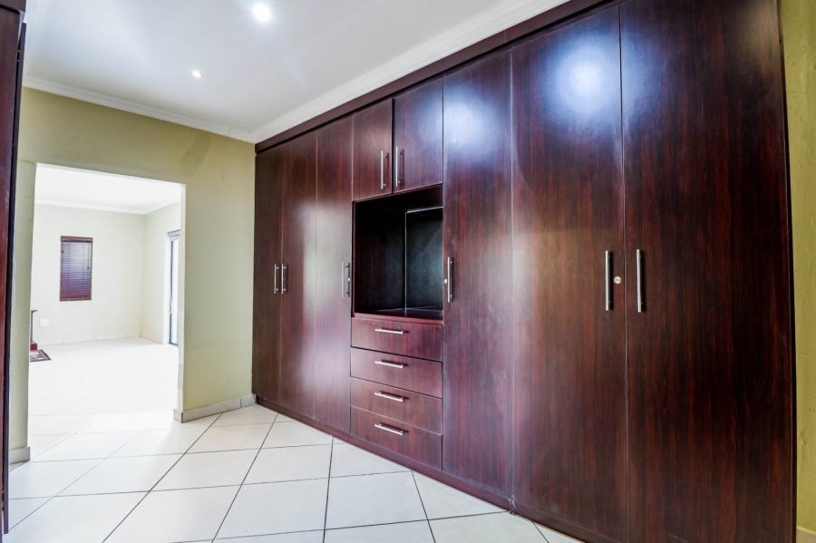 9 Bedroom Property for Sale in Lynnwood Glen Gauteng