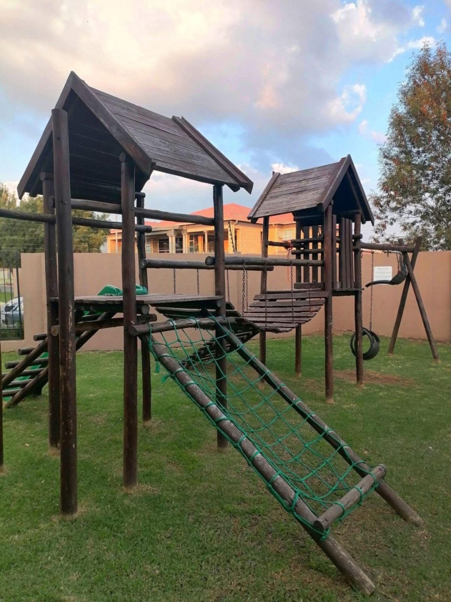 2 Bedroom Property for Sale in Helderwyk Gauteng