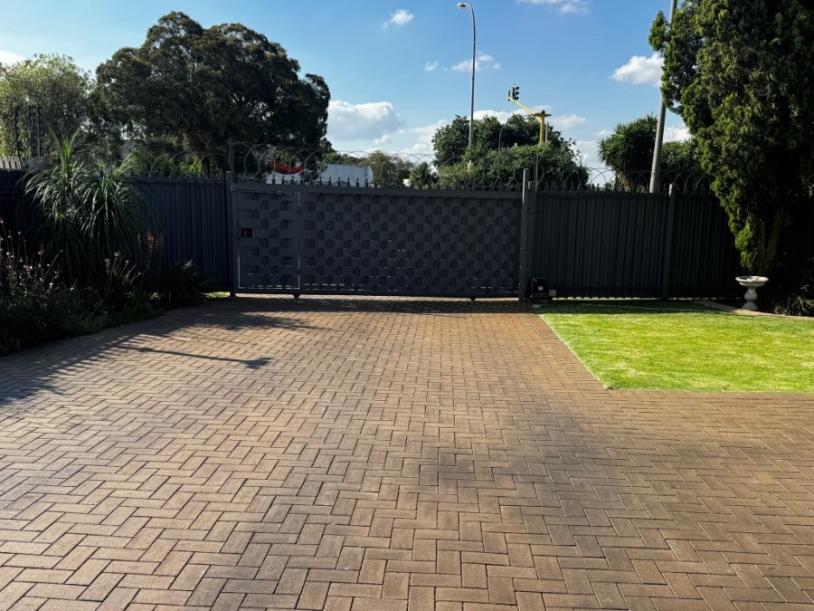 4 Bedroom Property for Sale in Birchleigh Gauteng