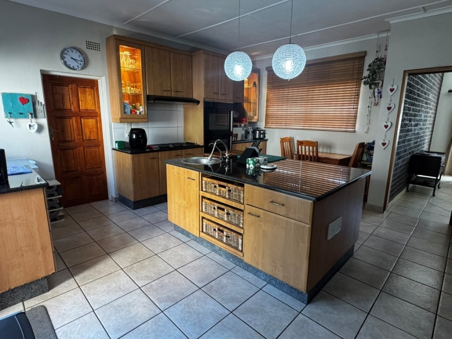 4 Bedroom Property for Sale in Birchleigh Gauteng