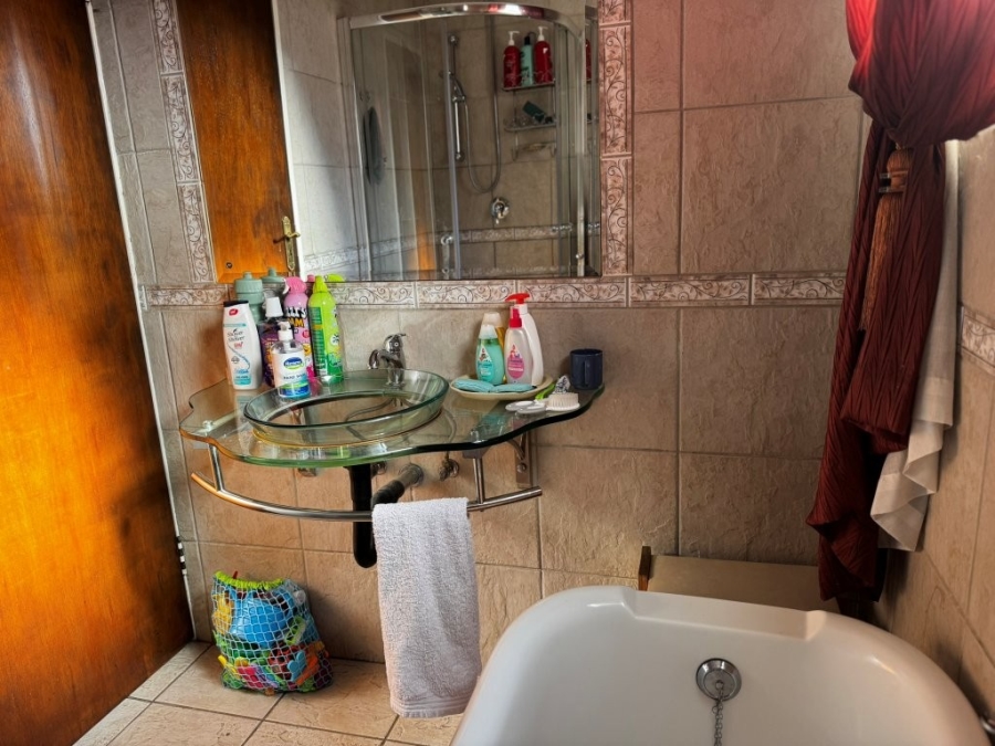 4 Bedroom Property for Sale in Birchleigh Gauteng