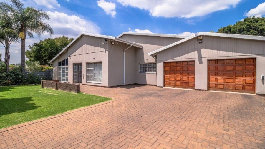 4 Bedroom Property for Sale in Birchleigh Gauteng