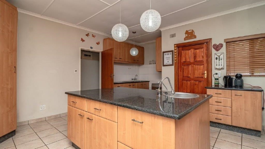 4 Bedroom Property for Sale in Birchleigh Gauteng