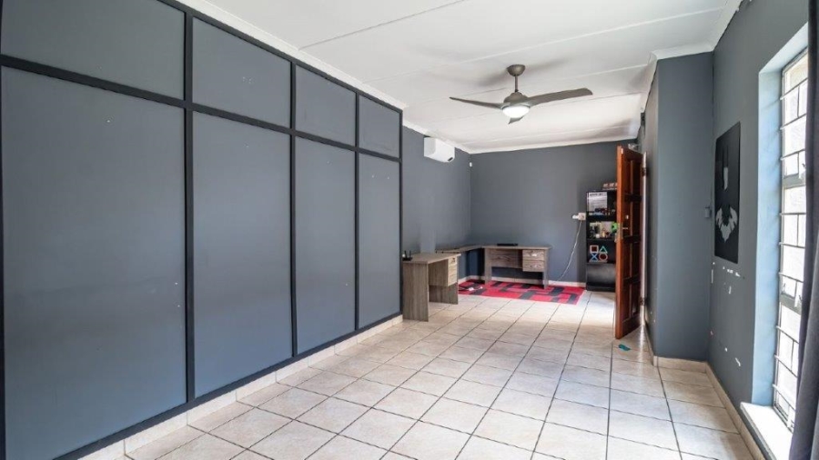 4 Bedroom Property for Sale in Birchleigh Gauteng