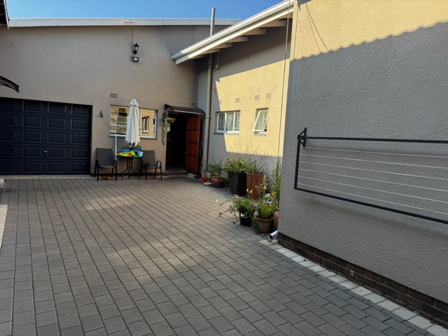 4 Bedroom Property for Sale in Birchleigh Gauteng