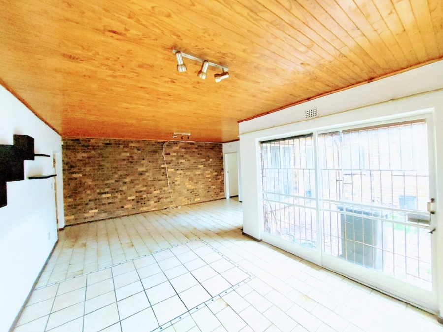 To Let 4 Bedroom Property for Rent in Windsor East Gauteng