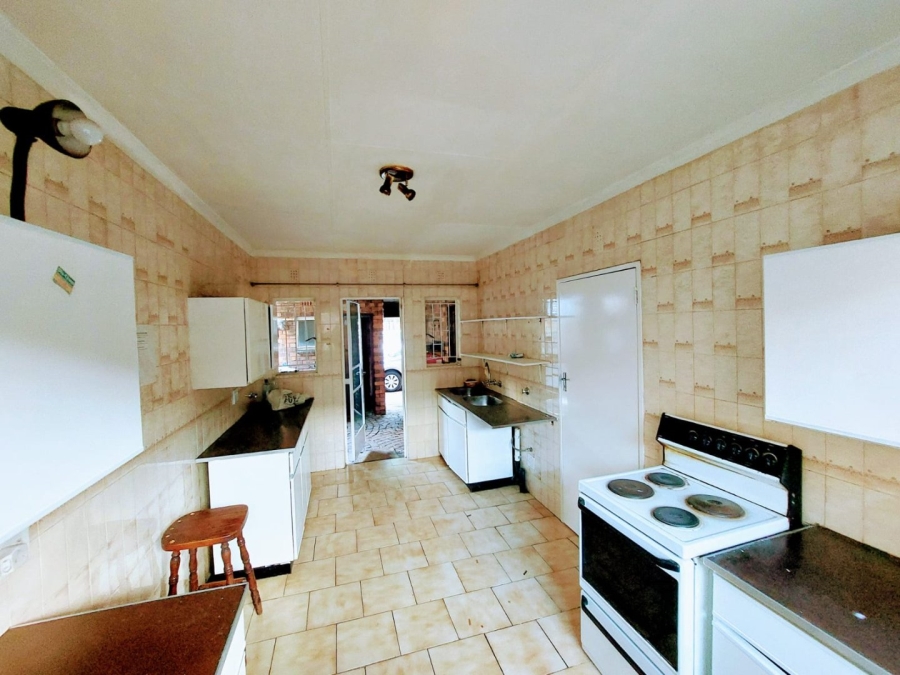 To Let 4 Bedroom Property for Rent in Windsor East Gauteng